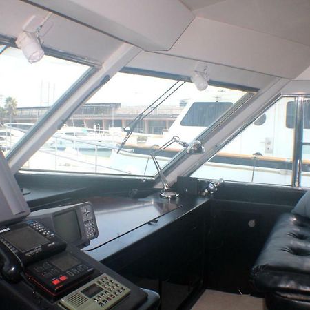Your Own Private Yacht Hotel Сант Адриа де Бесос Екстериор снимка