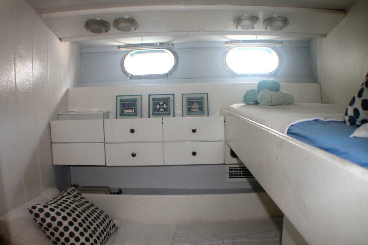 Your Own Private Yacht Hotel Сант Адриа де Бесос Екстериор снимка
