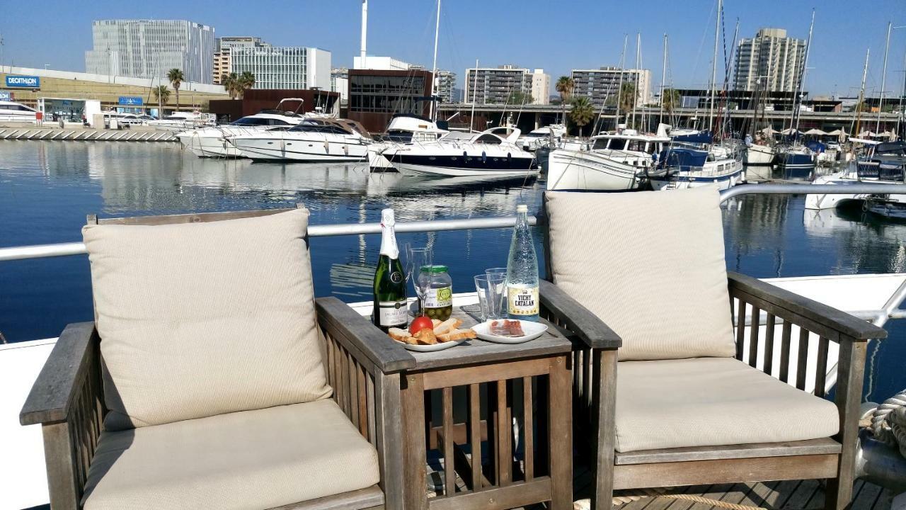 Your Own Private Yacht Hotel Сант Адриа де Бесос Екстериор снимка
