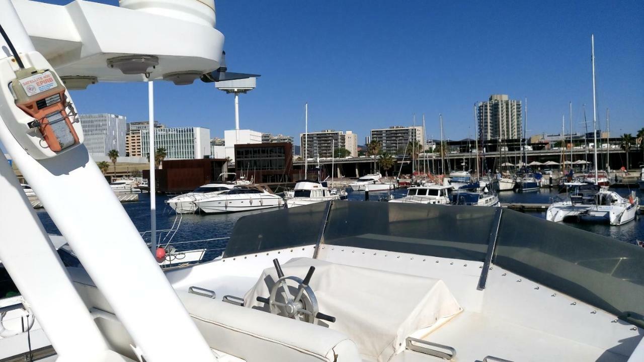 Your Own Private Yacht Hotel Сант Адриа де Бесос Екстериор снимка