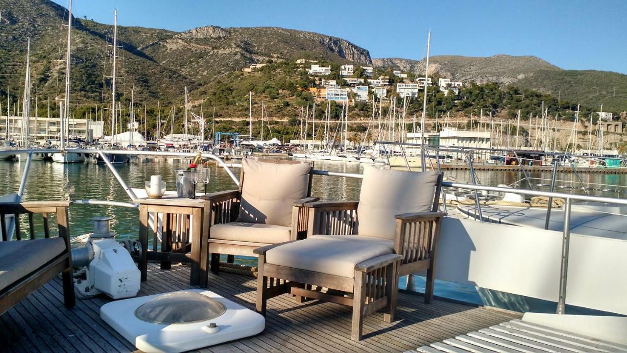 Your Own Private Yacht Hotel Сант Адриа де Бесос Екстериор снимка