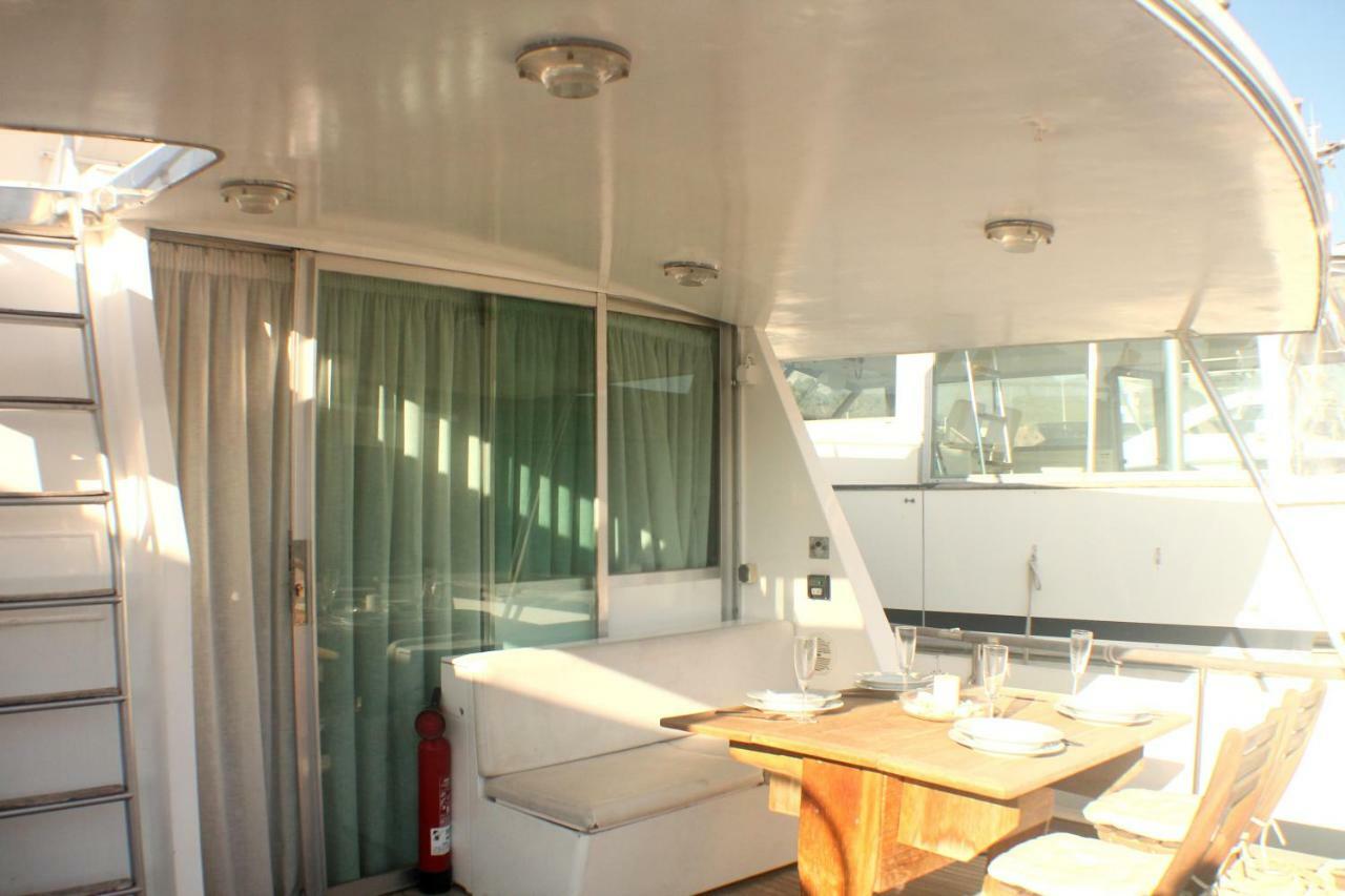 Your Own Private Yacht Hotel Сант Адриа де Бесос Екстериор снимка