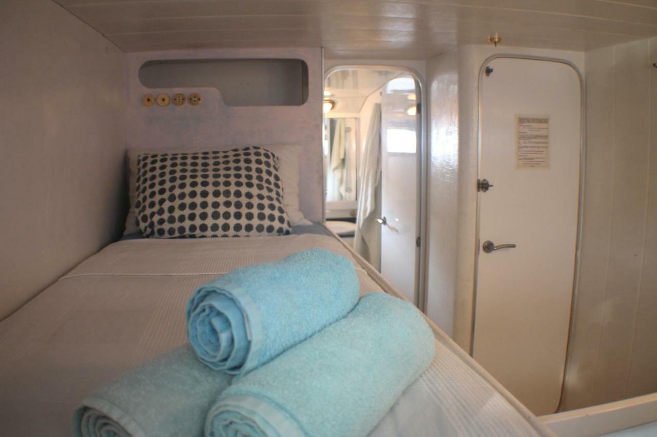 Your Own Private Yacht Hotel Сант Адриа де Бесос Екстериор снимка