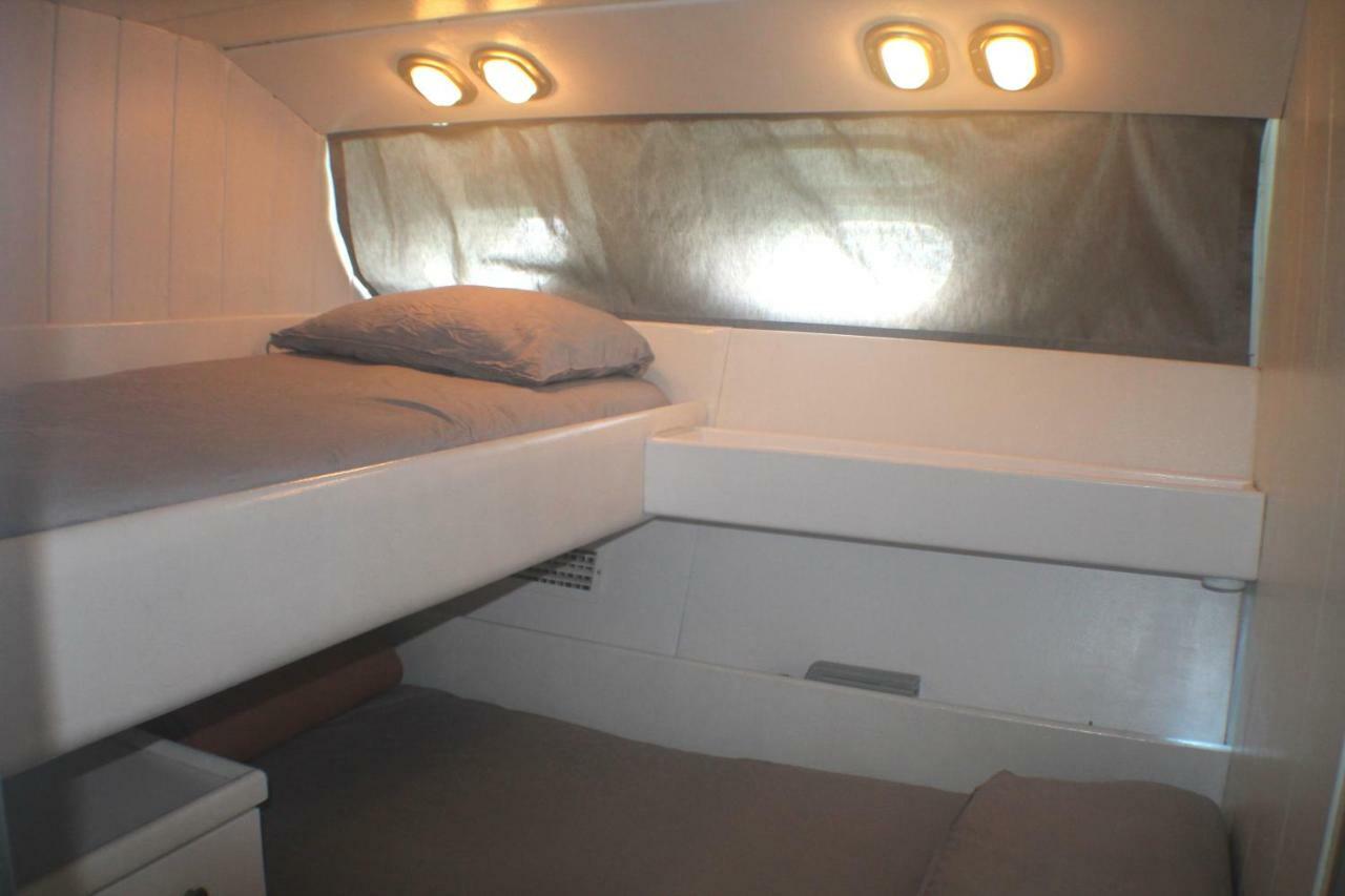 Your Own Private Yacht Hotel Сант Адриа де Бесос Екстериор снимка