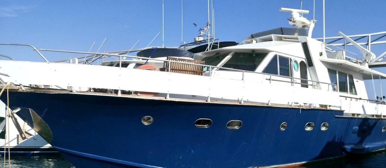 Your Own Private Yacht Hotel Сант Адриа де Бесос Екстериор снимка