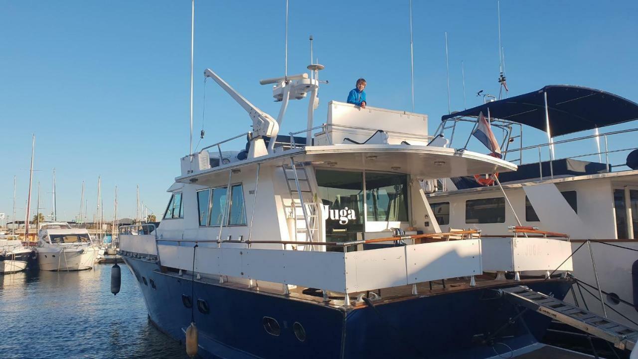 Your Own Private Yacht Hotel Сант Адриа де Бесос Екстериор снимка