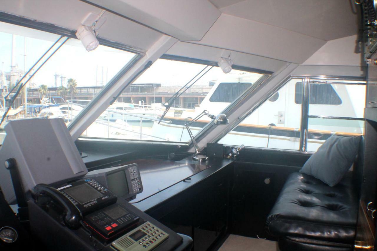 Your Own Private Yacht Hotel Сант Адриа де Бесос Екстериор снимка